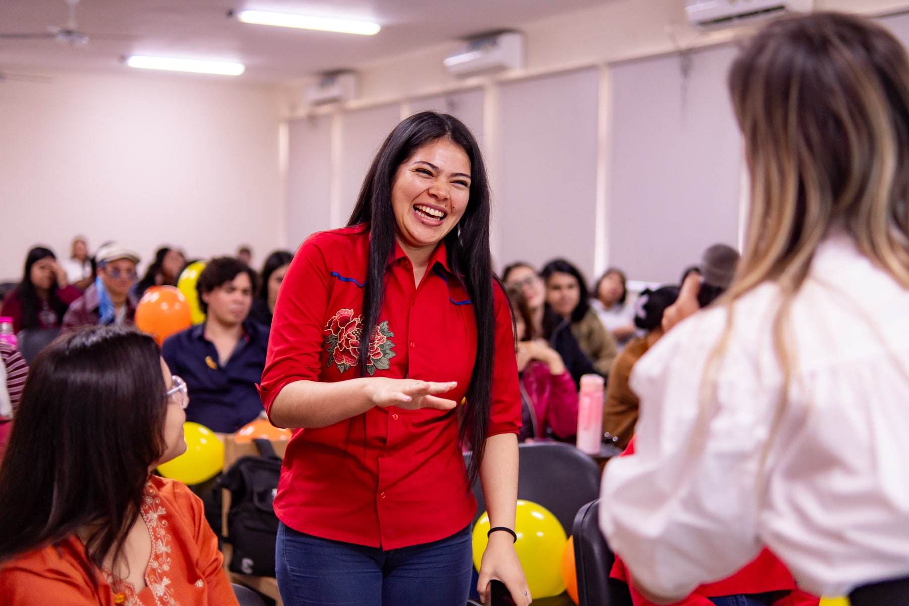 Participante sonriendo durante una actividad de Fundación LIBELLA