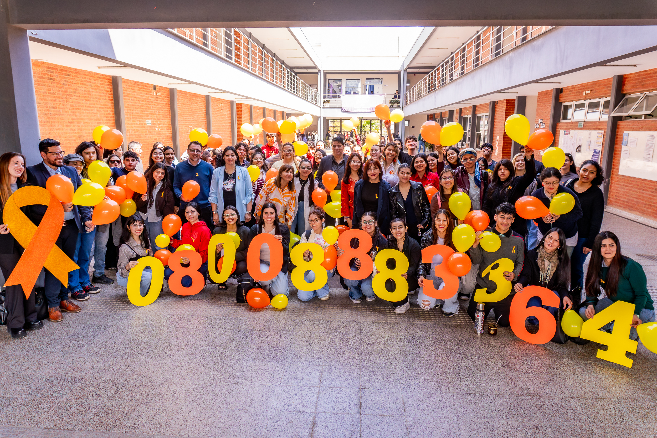 Comunidad reunida en una actividad de +VIDA